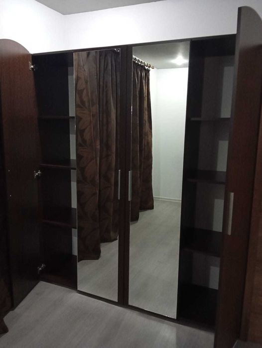 Mobila de vânzare (șifonier)