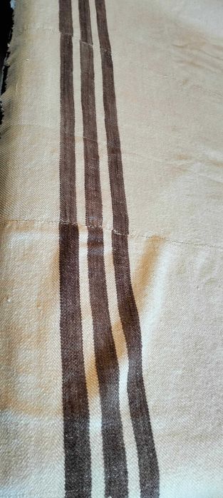 Продавам вълнено тъкано одеяло