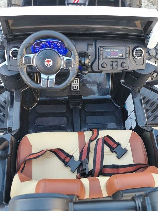 Mașinuță electrică Jeep de poliție alb/negru, ca nouă, cu telecomandă