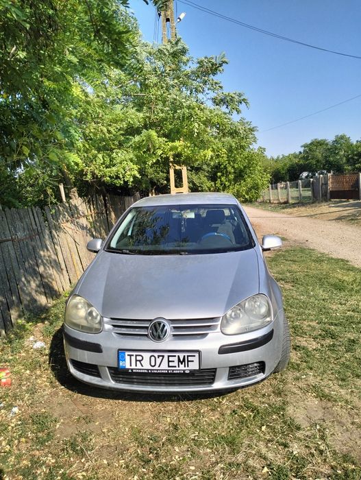 Vând Golf 5 motor 1.4 an 2004