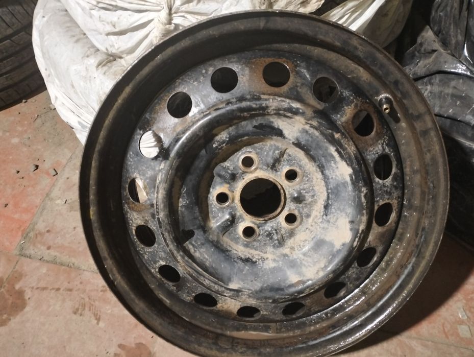 Железные диски R16 на Тойота. Стояли на Авенсисе.