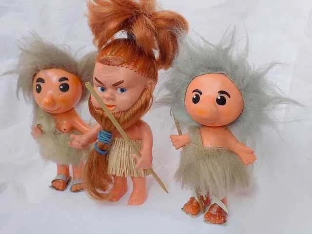 Figurine vintage familie neanderthal anii 70Germania RDG