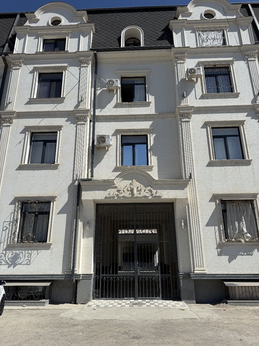 Olmazor tuman novostroyka 1 etajda 87 k.v srochna 68.000 y.e