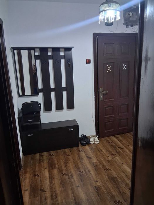 Închiriez apartament