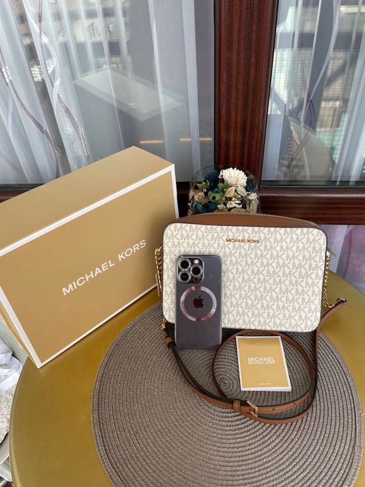 Дамска чанта Michael Kors Jet black Vanilla