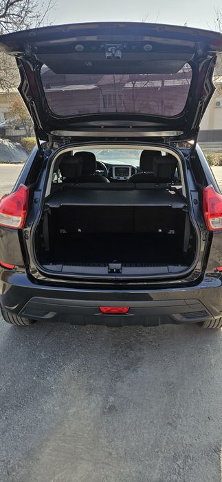 Lada X.RAY sotiladi.