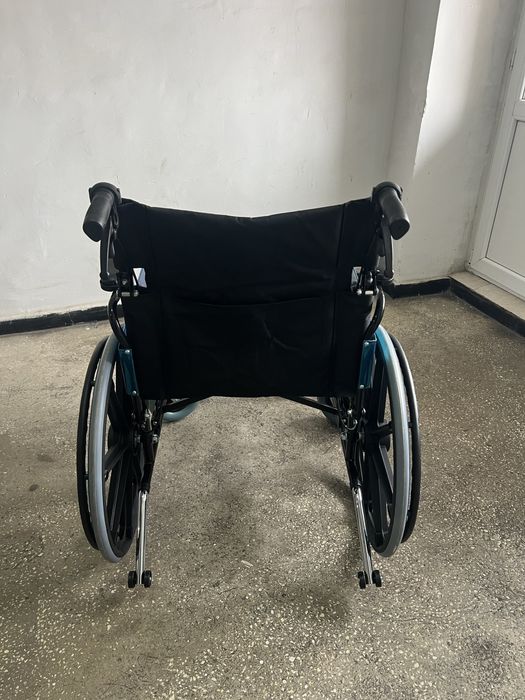 Scaun cu rotile 150kg + cadru pliabil