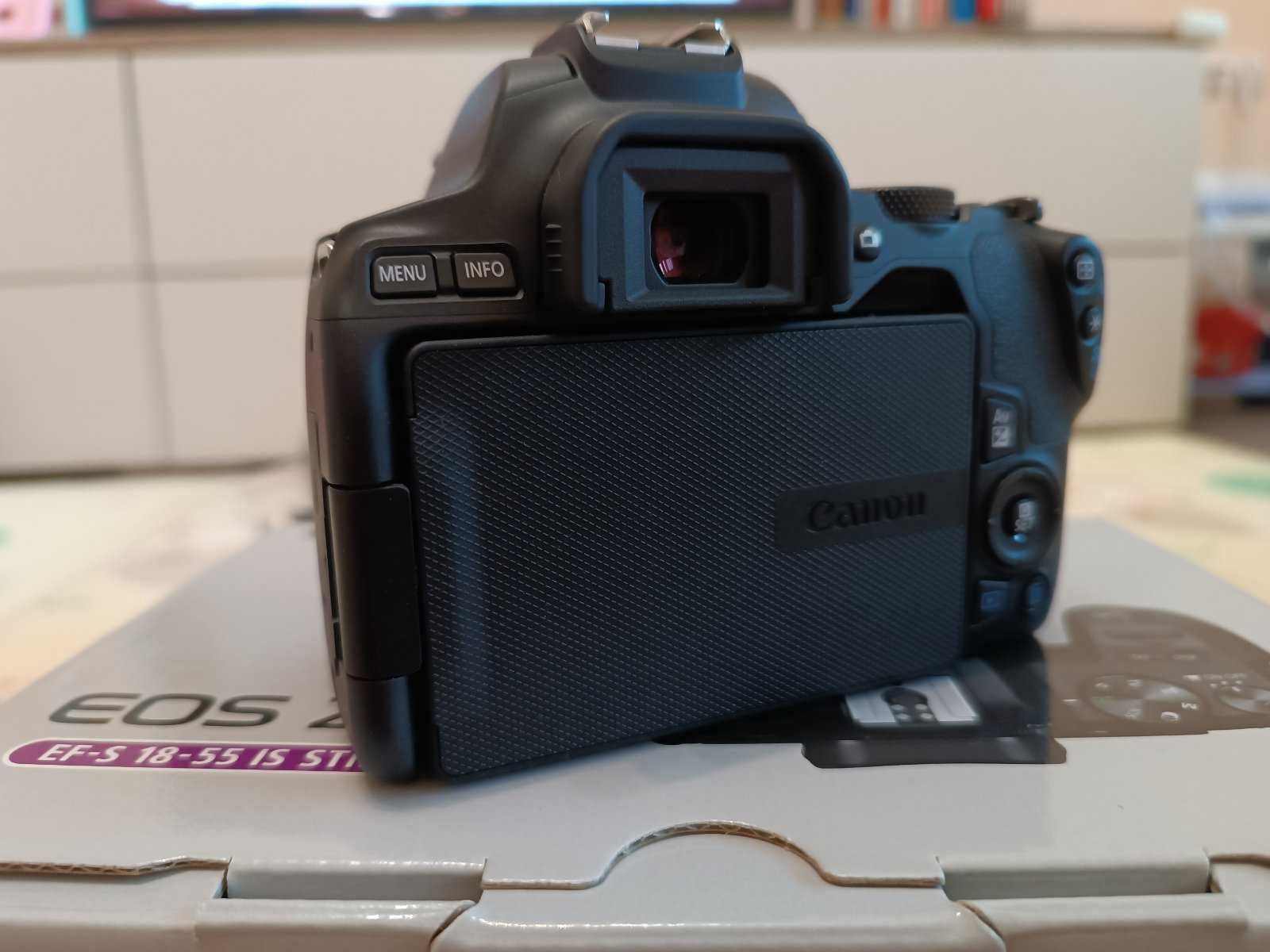 Фотоапарат Canon EOS 250D