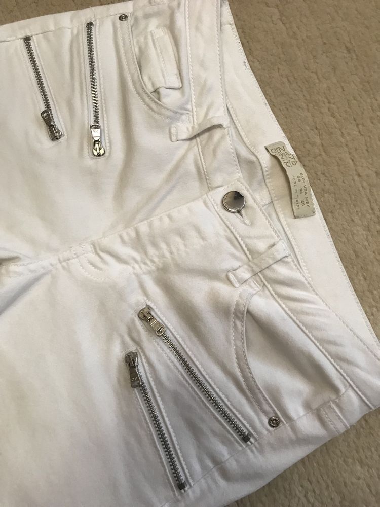 Бели панталони ZARA