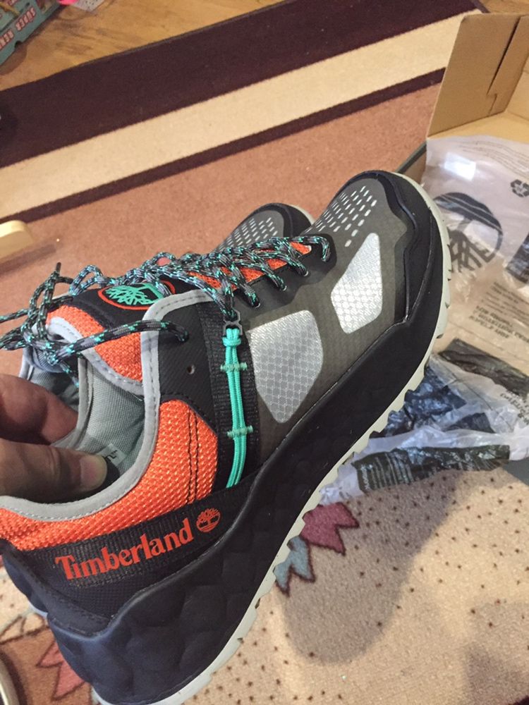 Маратонки Asics и Timberland