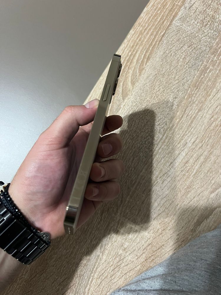 vand iphone 12 pro max