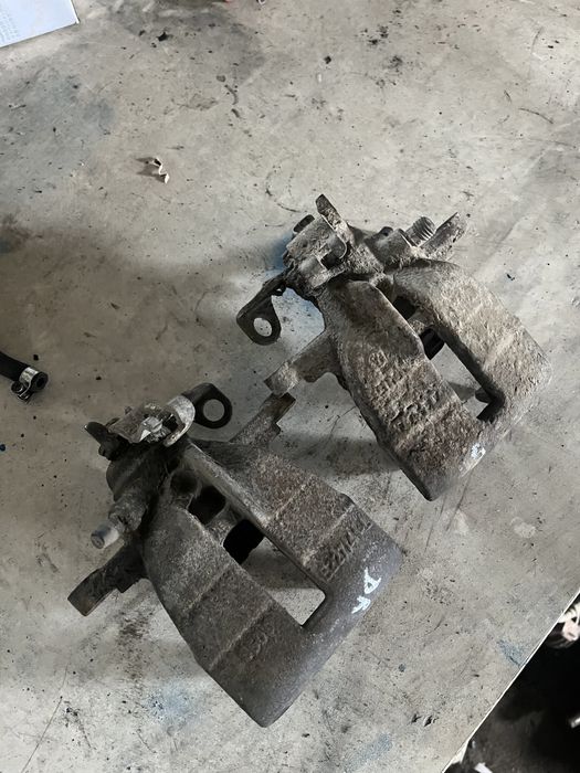 Etrier spate stanga/dreapta Vw T5