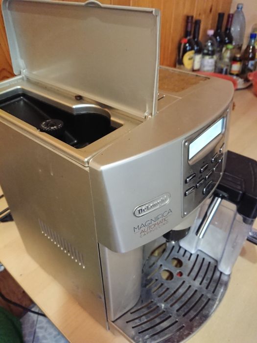 Expresor automat cafea delonghi magnifica