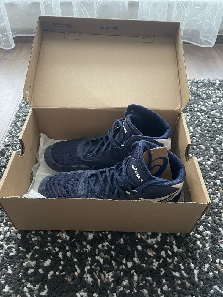 Борцовки Asics.