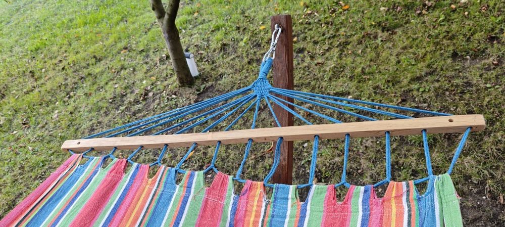 Hamac cu support de lemn