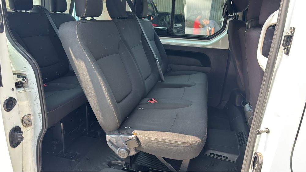 Inchiriere auto microbuz 8+1 Van 9 locuri inchiriere masina 7 locuri