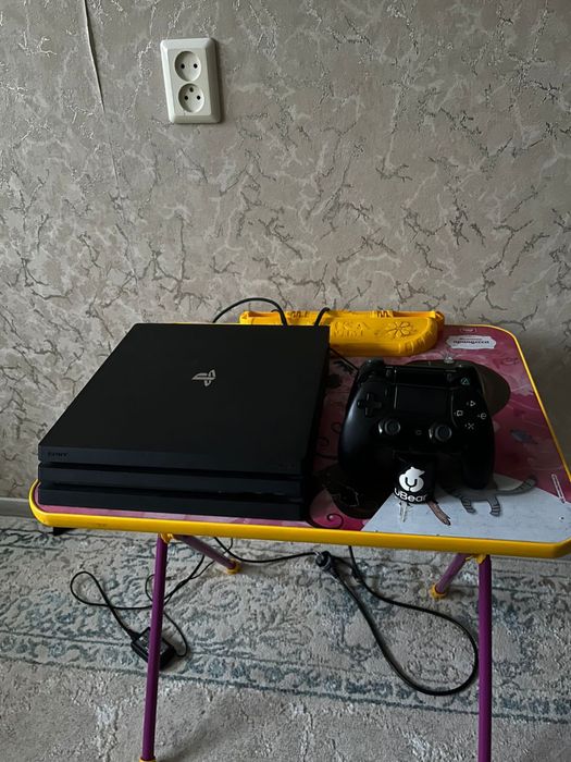 Продам PS 4  PRO