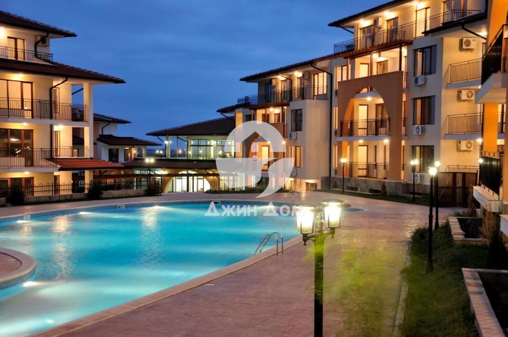 Продава се Едностаен апартамент в с. Кошарица, Област Бургас - 58 кв.м за 908 €/кв.м - Снимка #2