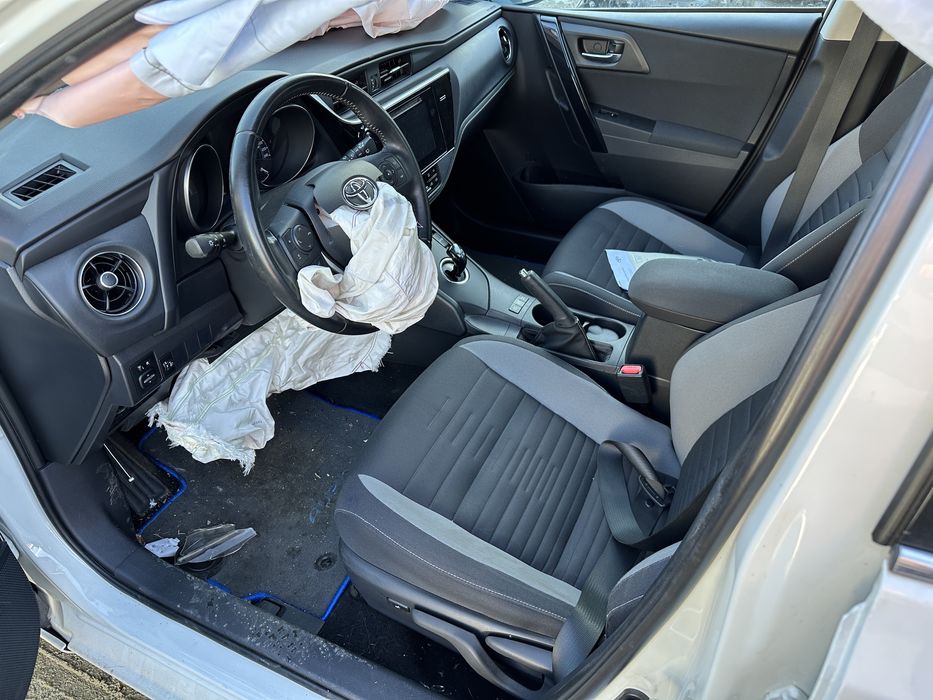 Toyota Auris Тойота Аурис 1.8 hybrid CVT 136 кс 2016г НА ЧАСТИ!