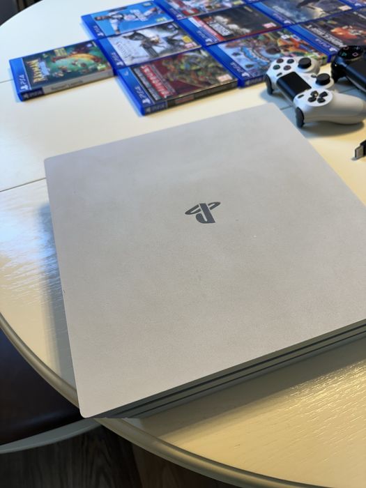 OFERTA PROMOTIONALA! PS4 Pro 1TB + 3 controllere + jocuri!