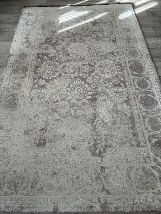 Палас в отличном состоянии