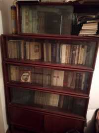 Книжный шкаф 4 полки со стеклами. нижний с дверцами