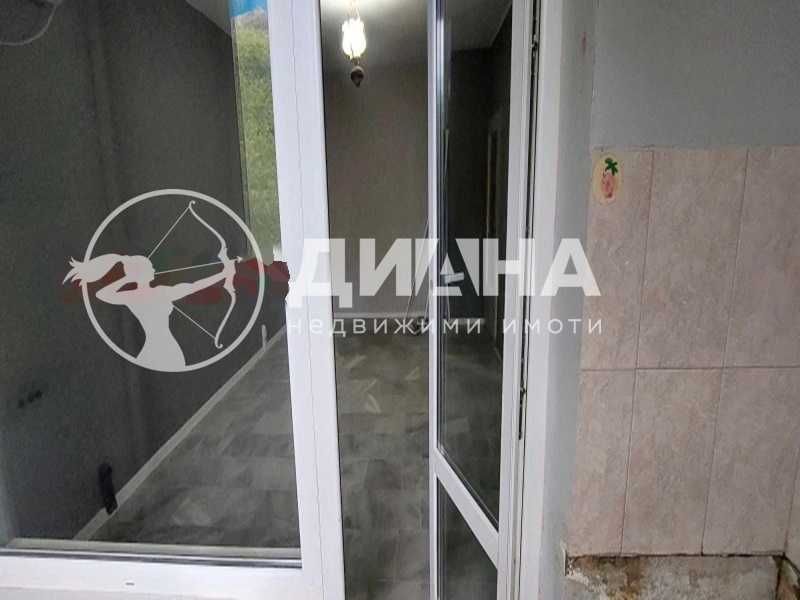 Продава се Тристаен апартамент в Пловдив, Гагарин - 65 кв.м за 1285 €/кв.м - Снимка #1