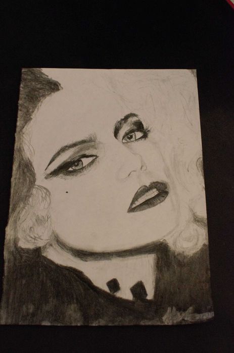 Portret în creion sau cărbune