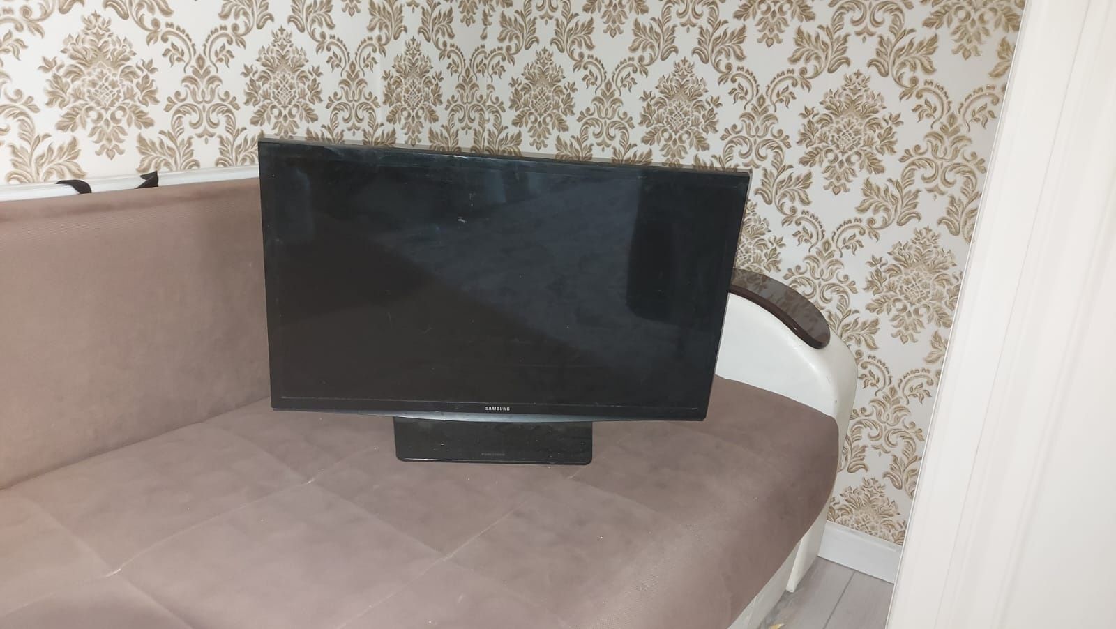 Продам телевизор самсунг разбит экран