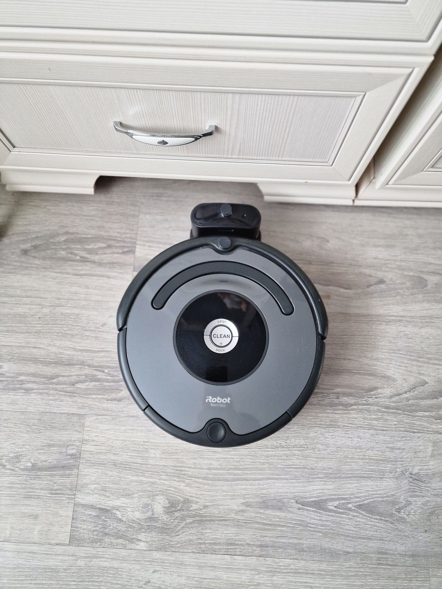 Продам робот-пылесос iRobot