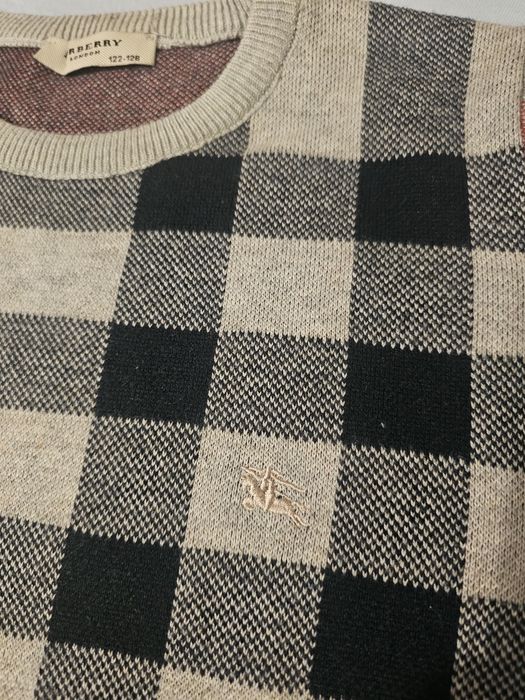 Vând pulover Burberry  copii