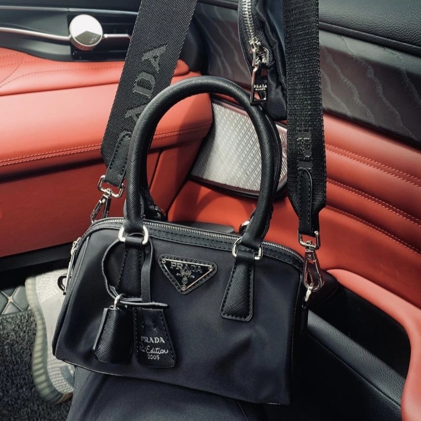 Чанта марка prada
