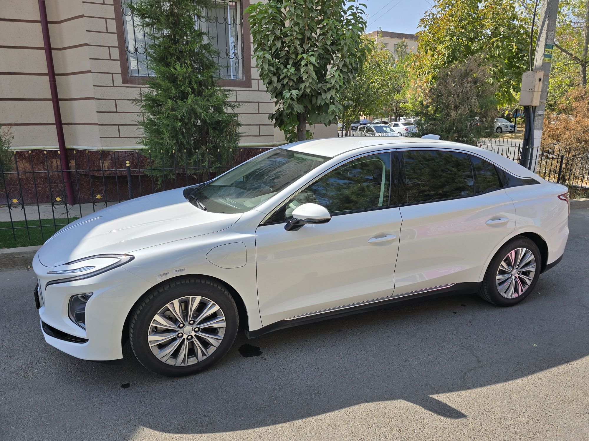 Продаётся Honggi EQM5 2025 года, 500км