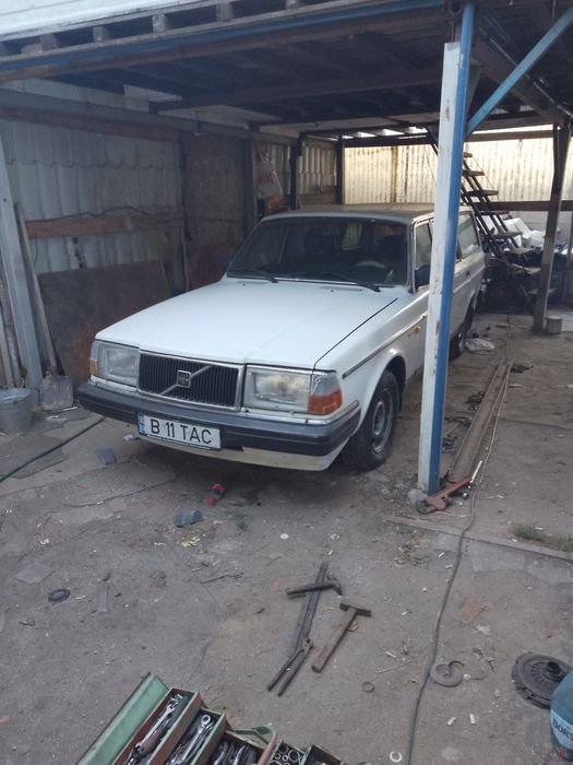 Vând urgent Volvo 240 de epoca