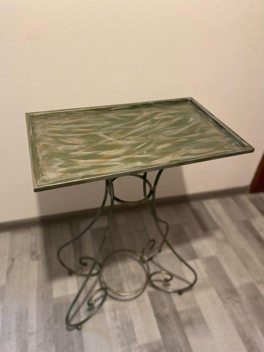 Vând masă metalică