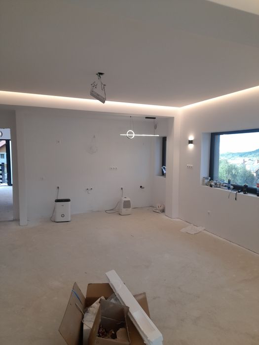 Electrician autorizat execut instalații electrice