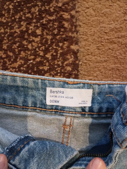 Дънкова пола на Bershka размер 36