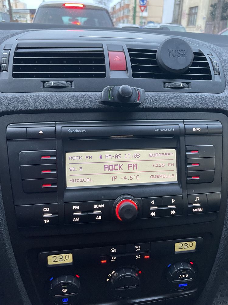 radio casetofon cu CD /mp3 skoda octavia 2