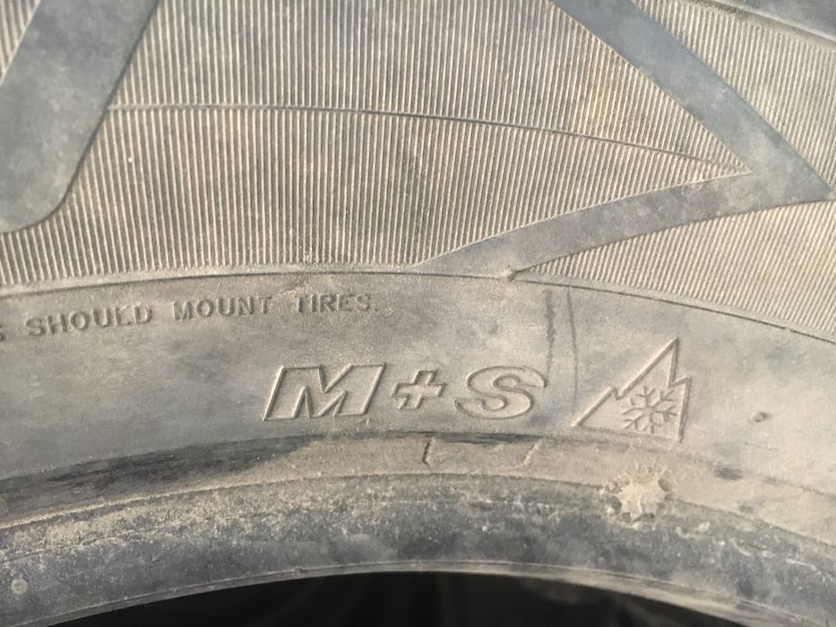 Зимние шины продам