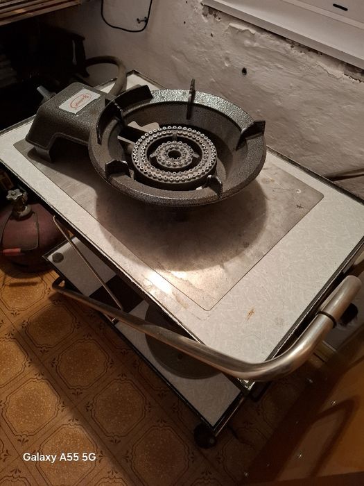 Продам новую  газовую плитку, баллон, столик