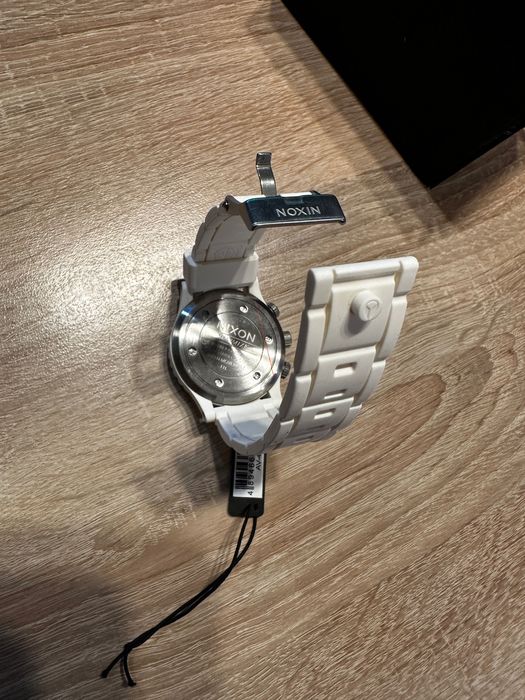 Часовник Nixon 42-20 rubber оригинален чисто нов !