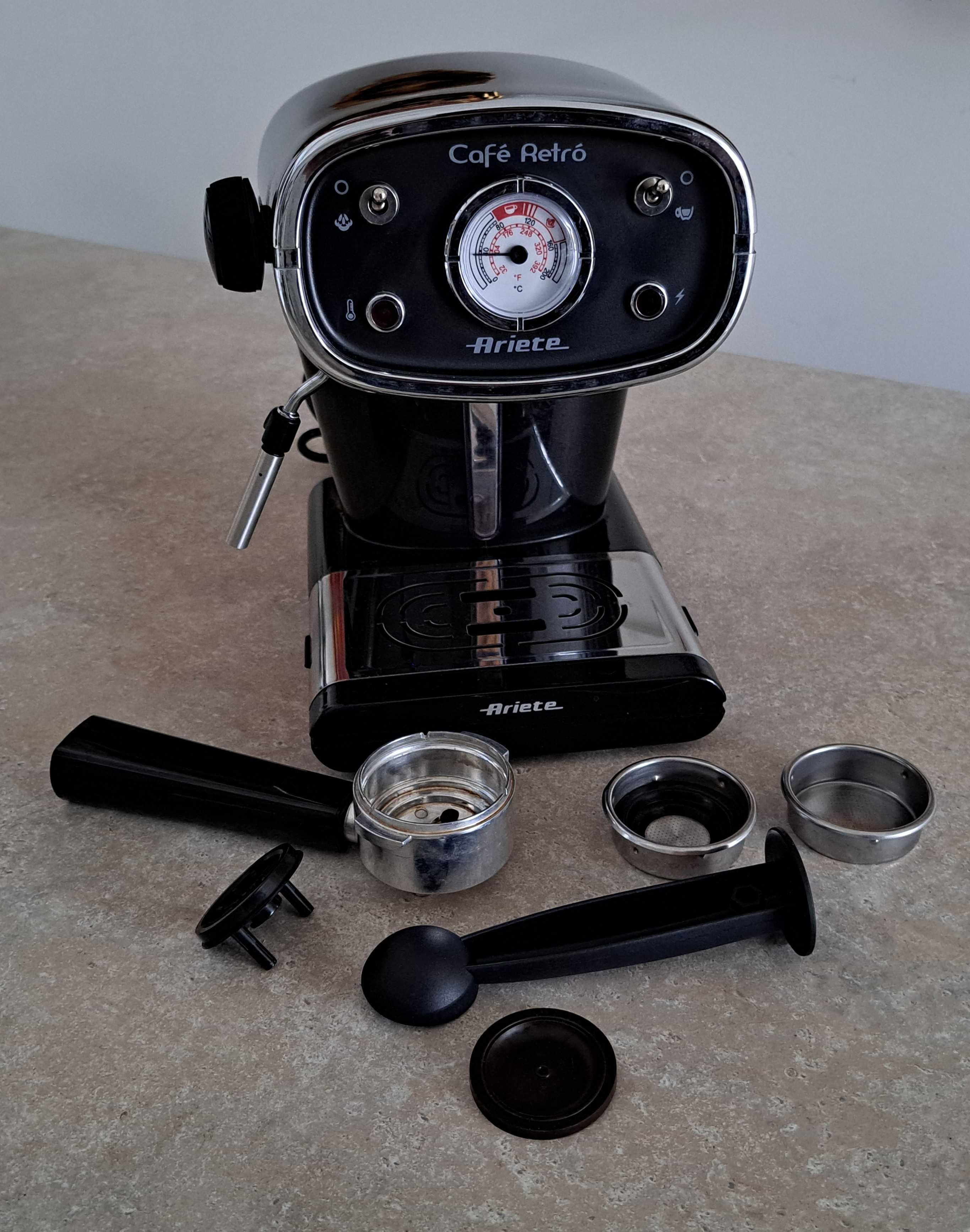Kафемашина ARIETE CAFE RETRO еспресо машина със стиймър