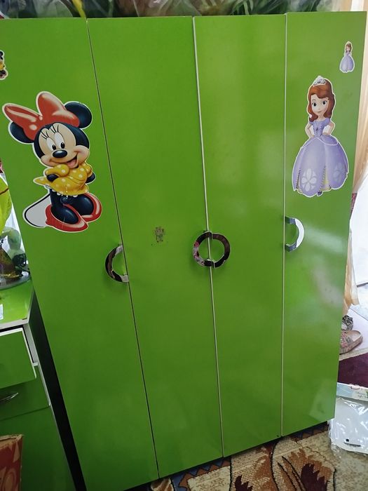 Dwtski shkaf sotiladi