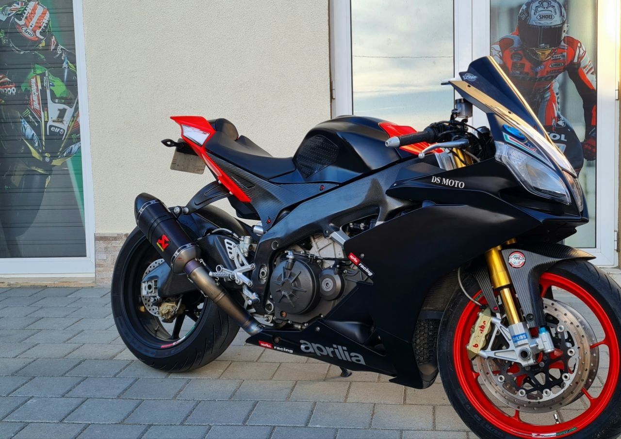 Aprilia RSV4 Factory