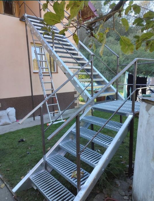 Confectionam scarii metalice zincate exterioare și pentru incendii , p