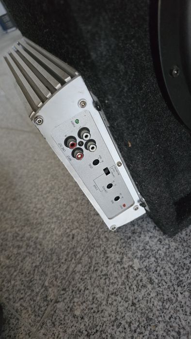 Бас каса с усилвател