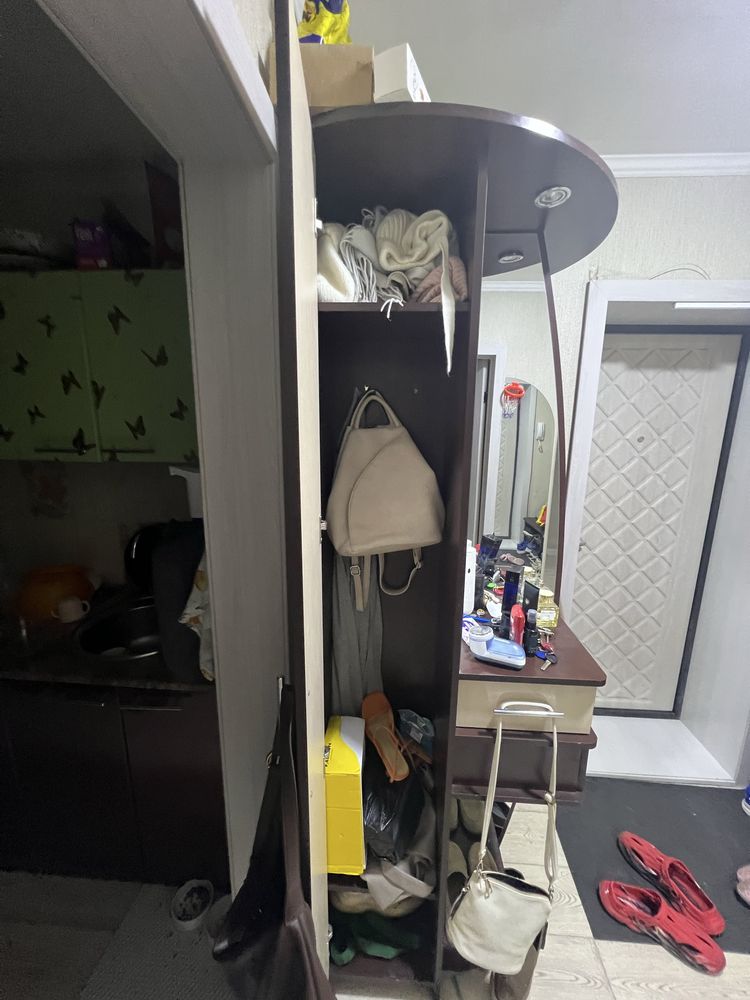 Продам шкаф в прихожую