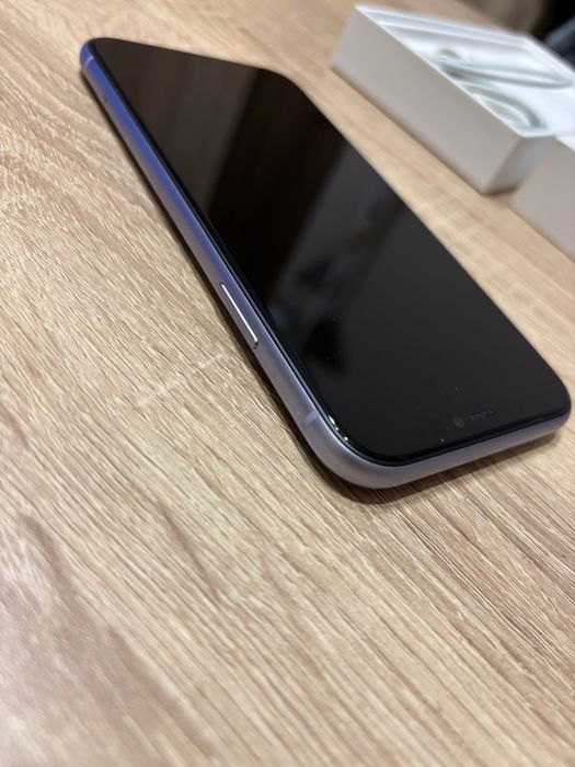 Продавам IPhone 11