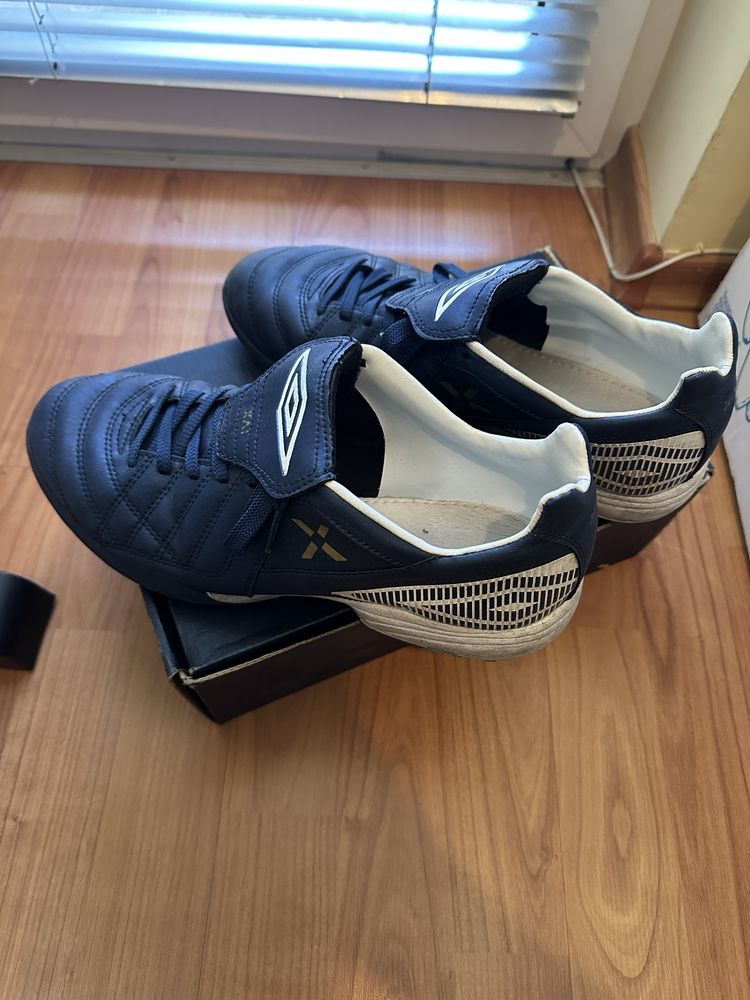 Футболни обувки бутонки Umbro Xai
