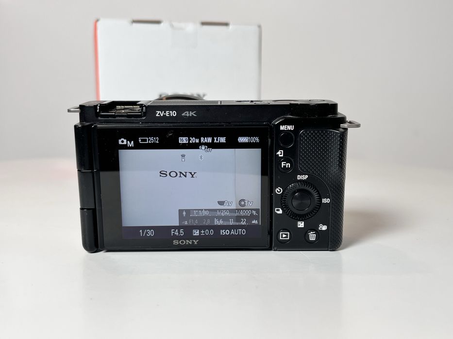 Sony ZV-E10 с обектив с 13 месеца гаранция